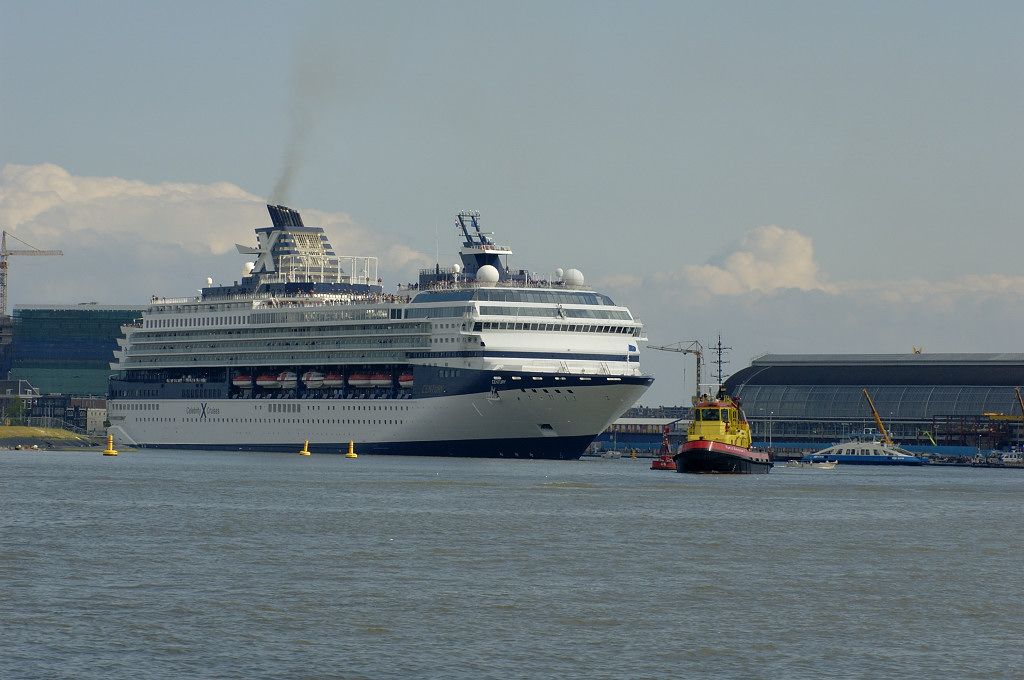 Het IJ - Cruiseship Century - Amsterdam