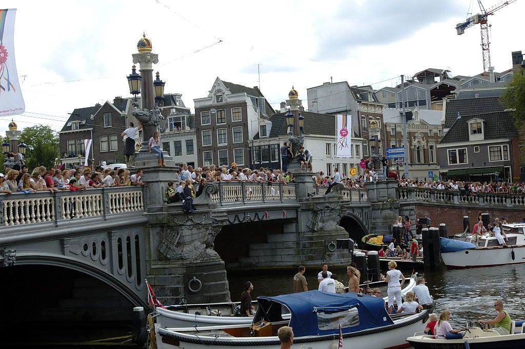 Blauwbrug - Canal Parade 2008 - Amsterdam