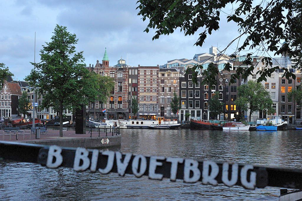 B. Bijvoetbrug (brug 229) en De Amstel - Amsterdam