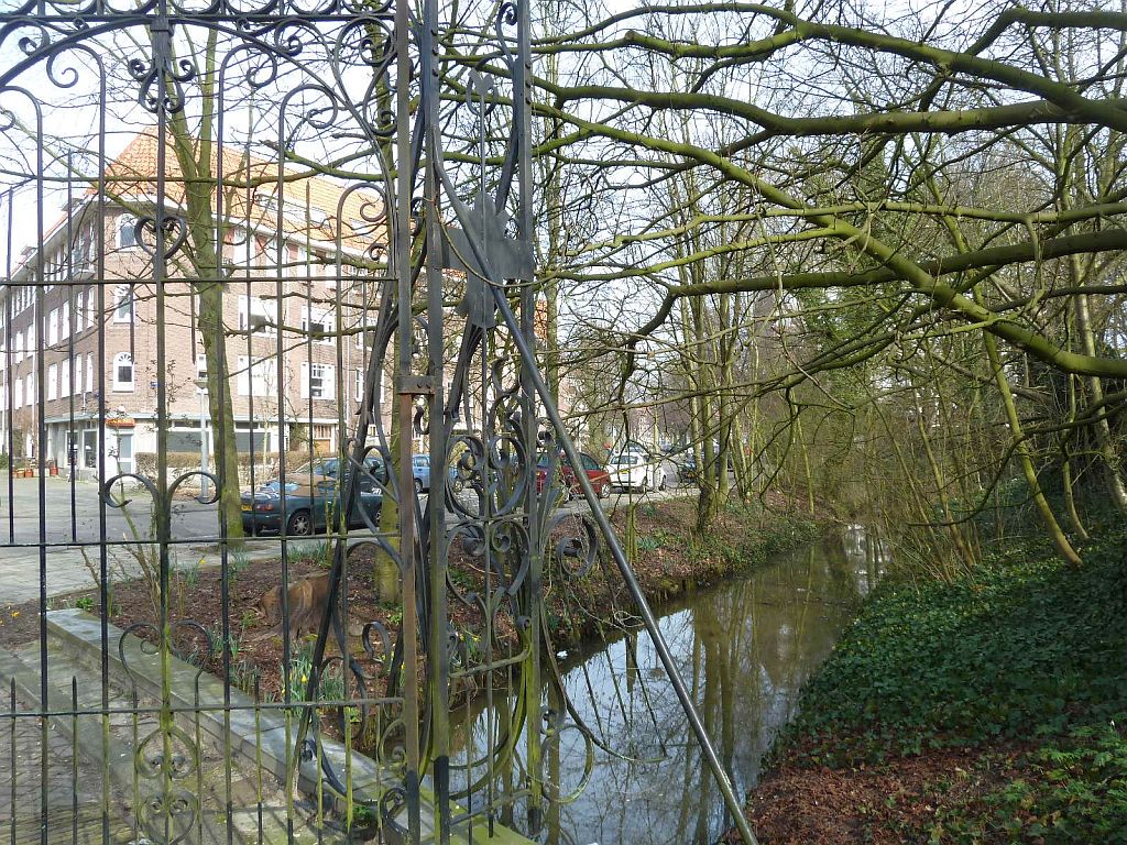 Begraafplaats Huis Te Vraag - Rijnsburgstraat - Amsterdam