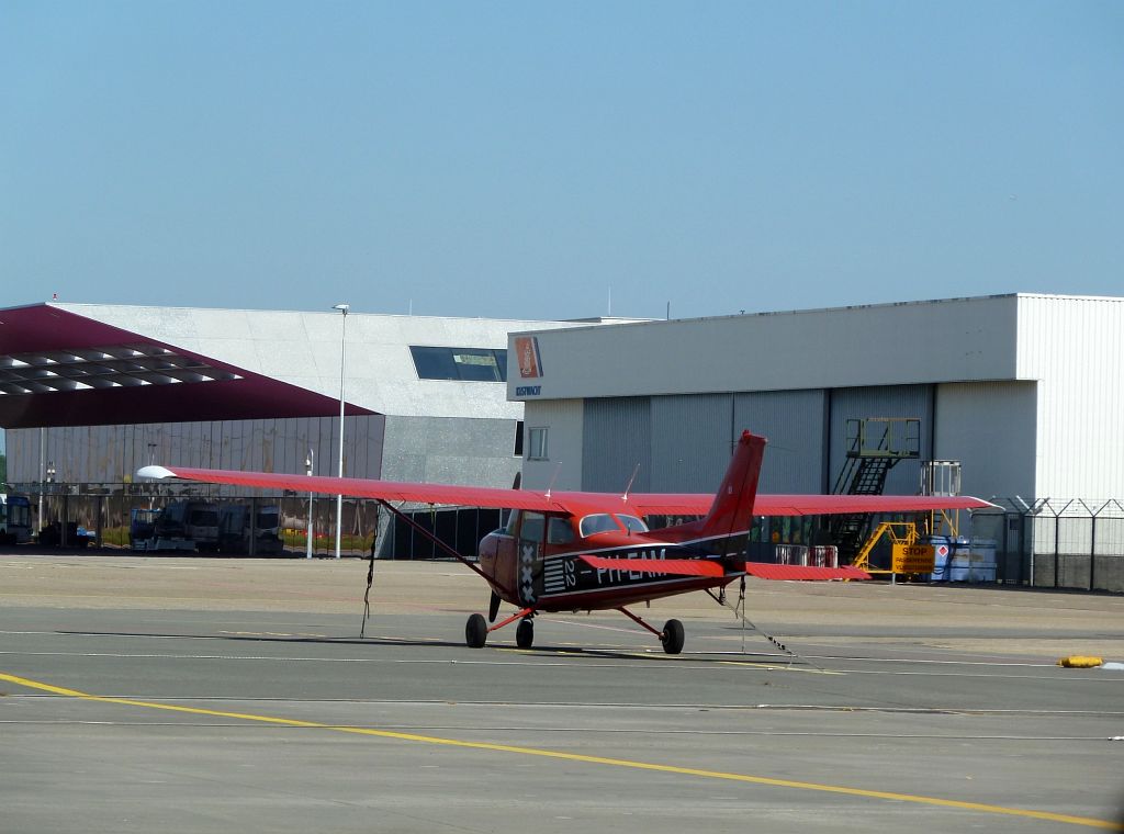 Platform Oost - PH-EAM Reims F172N Skyhawk 100 - Amsterdam