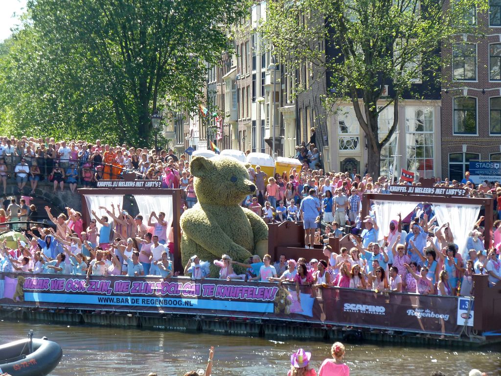 Canal Parade 2013 - Deelnemer Bar de Regenboog - Amsterdam