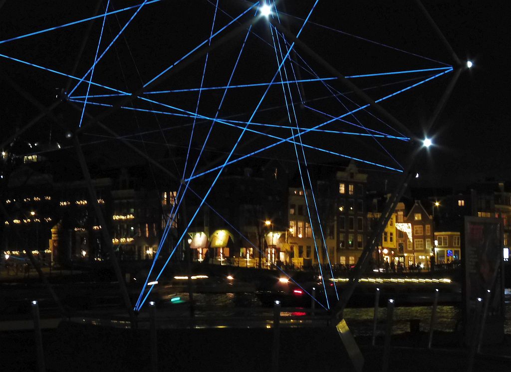 Amsterdam Light Festival 2015 - The Uniting Lightstar van Venividimultiplex - Amsterdam