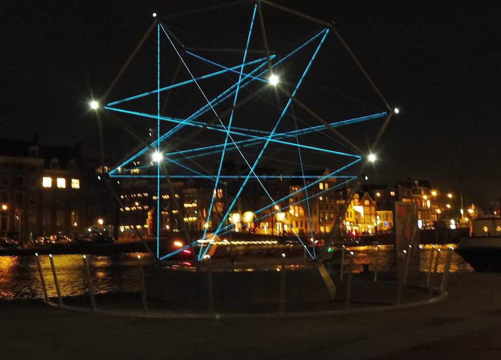 Amsterdam Light Festival 2015 - The Uniting Lightstar van Venividimultiplex - Amsterdam