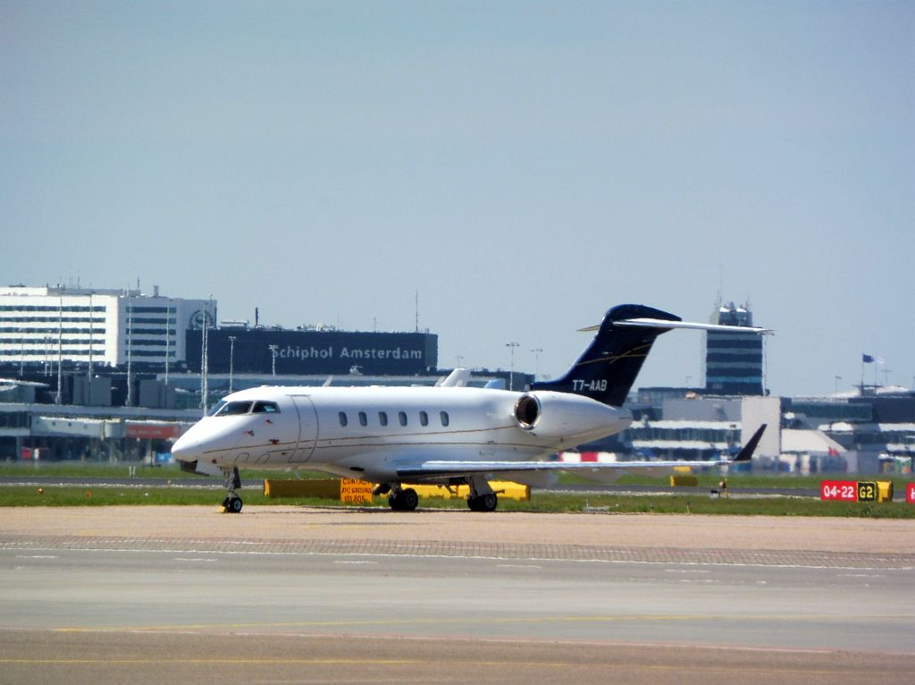Platform Oost - T7-AAB Bombardier Challenger 300 - Amsterdam