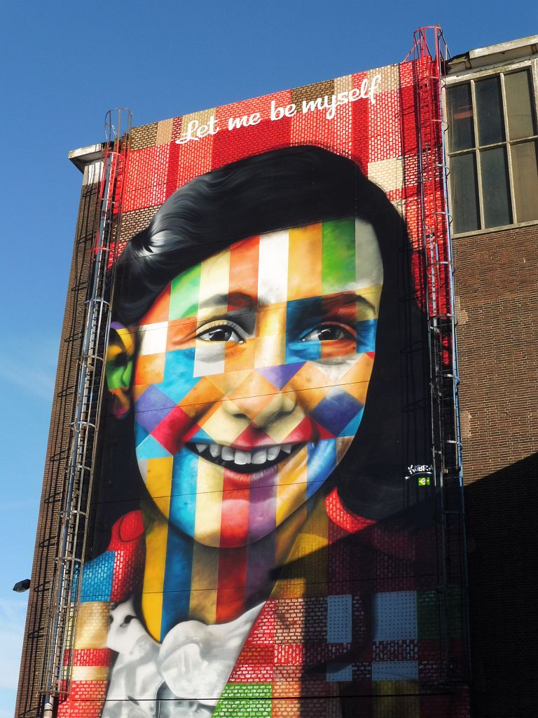 Anne Frank 'Let me be myself' van Eduardo Kobra - Amsterdam