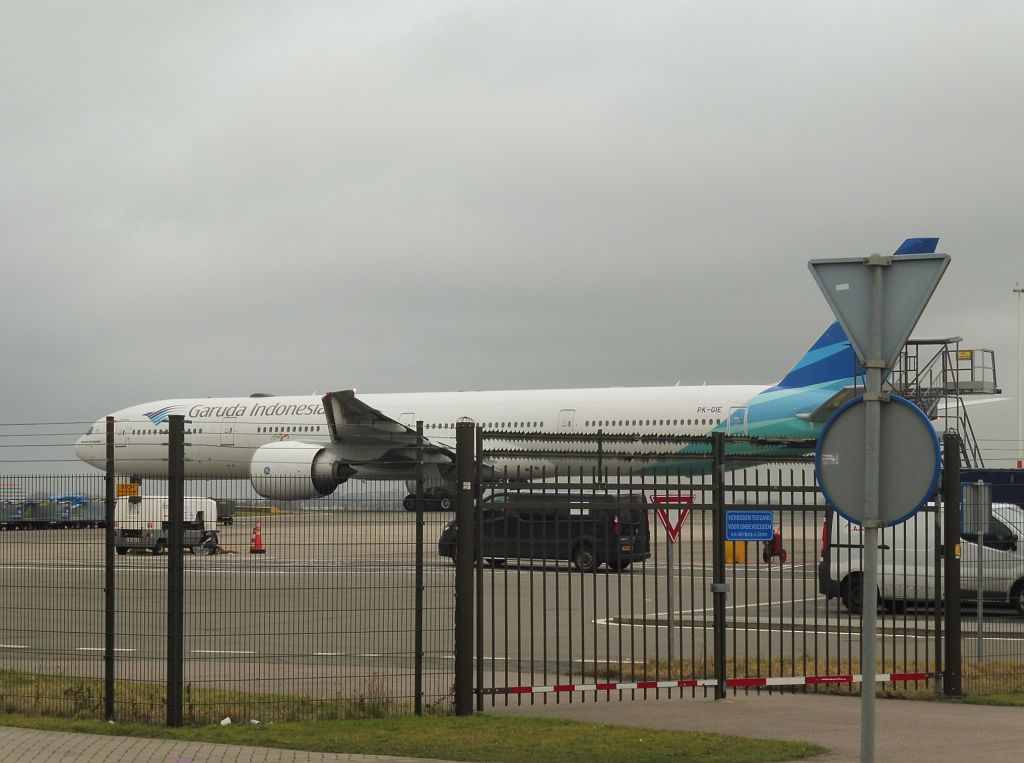 G-H Platform - PK-GIE Boeing 777-3U3/ER - Amsterdam