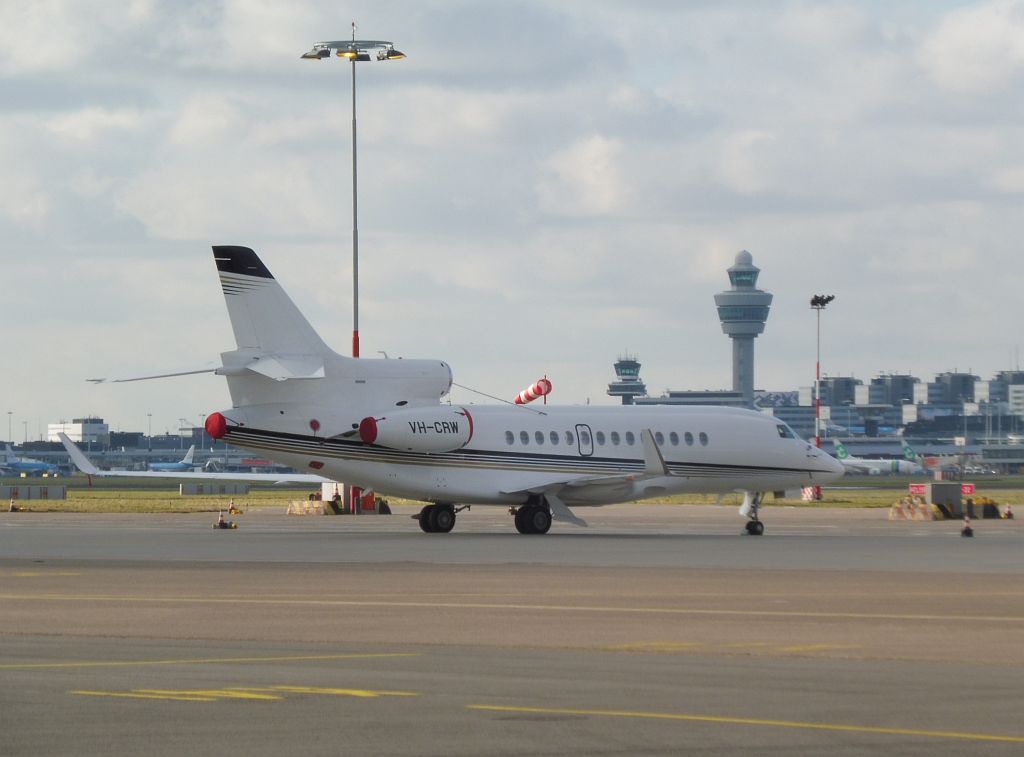 Platform Oost - VH-CRW Dassault Falcon 7X - Amsterdam