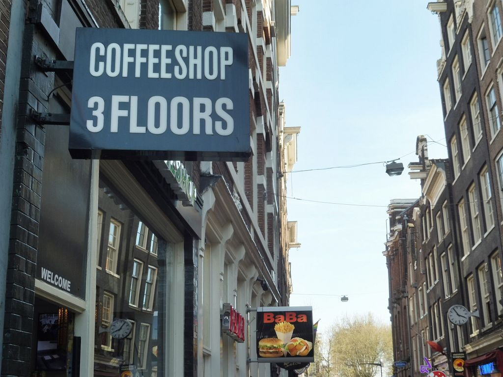 Halvemaansteeg - Coffeshop 3 Floors - Amsterdam