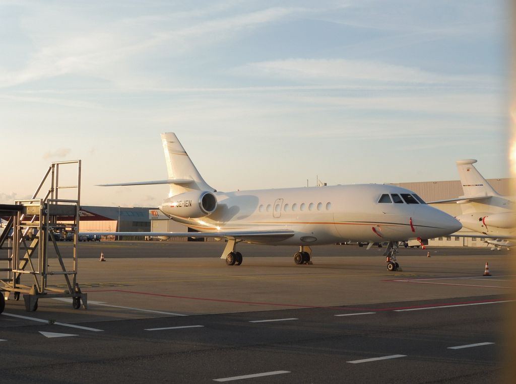 Platform Oost - OE-IEN Dassault Falcon 2000EX - Amsterdam