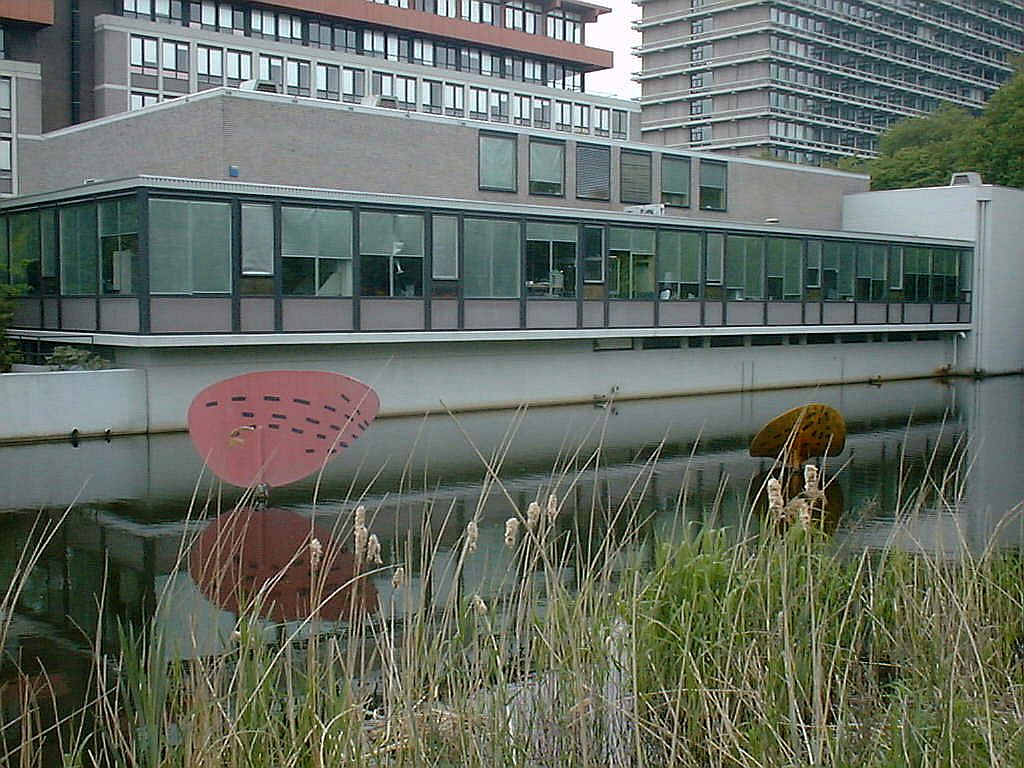 Vrije Universiteit Campus - Kinetisch object van Cees Langendorff (VU Kunstroute 05) - Amsterdam