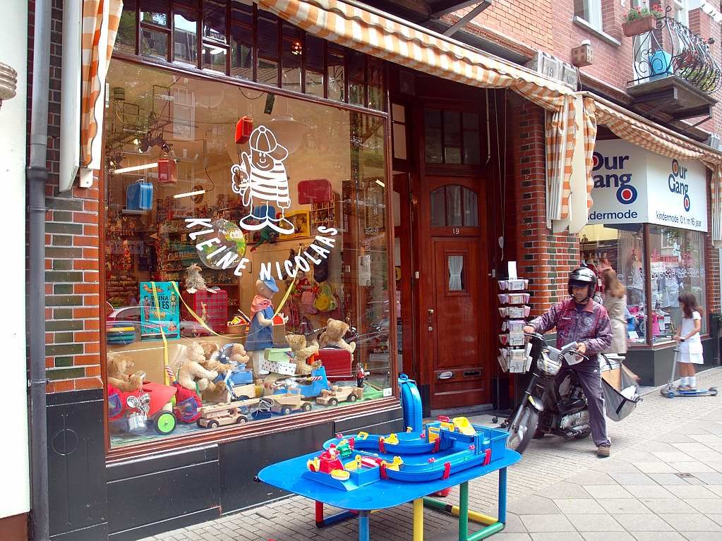 Cornelis Schuytstraat - Speelgoedwinkel Kleine Nicolaas - Amsterdam