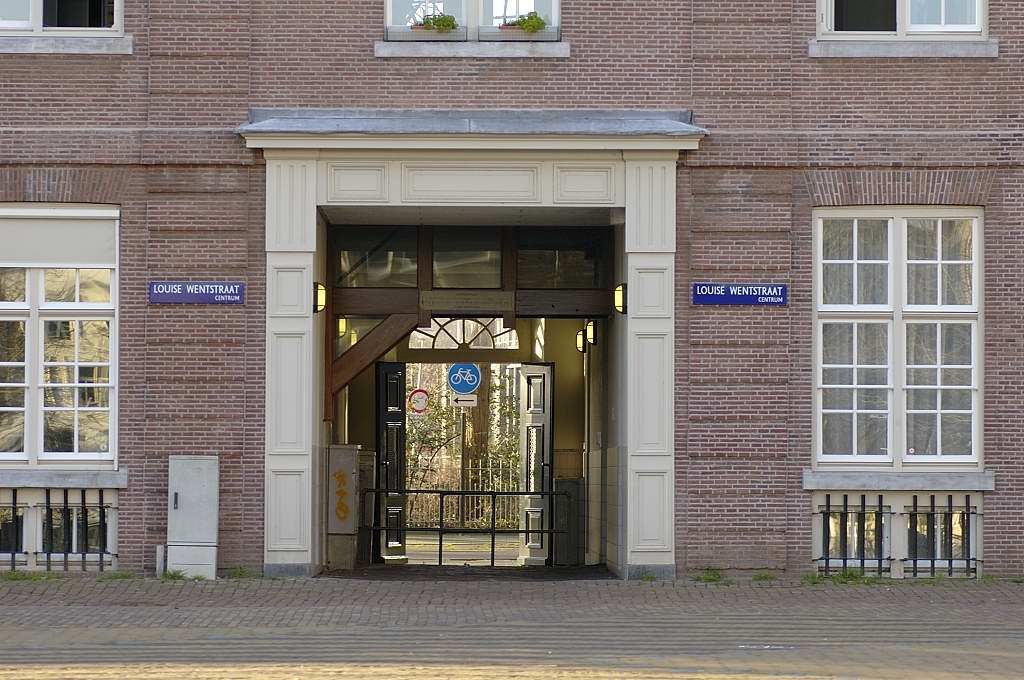 Vml Oranje Nassau Kazerne - Doorgang Louise Wentstraat naar Sarphatistraat - Amsterdam
