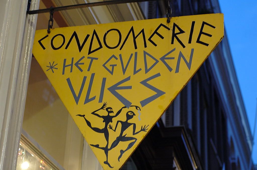 Warmoesstraat - Condomerie Het Gulden Vlies - Amsterdam