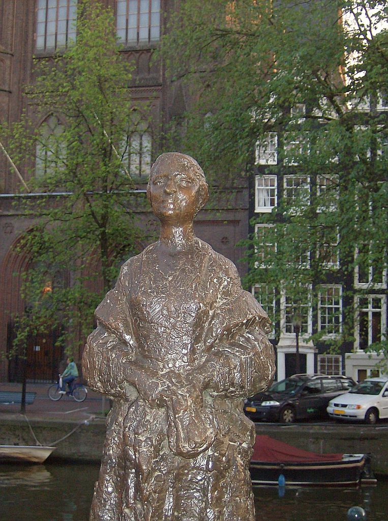 Vrouw met stola (van Pieter d Hont) - Amsterdam