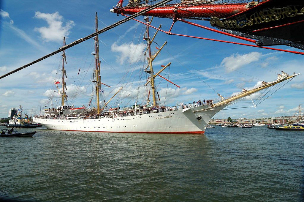 Sail 2010 - Dar Mlodziezy - Het IJ - Amsterdam