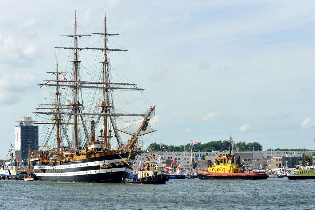 Sail 2010 - Amerigo Vespucci - Het IJ - Amsterdam