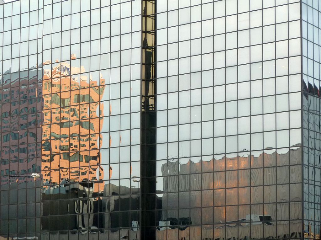 Centerpoint One en het spiegelbeeld van Europlaza - Amsterdam
