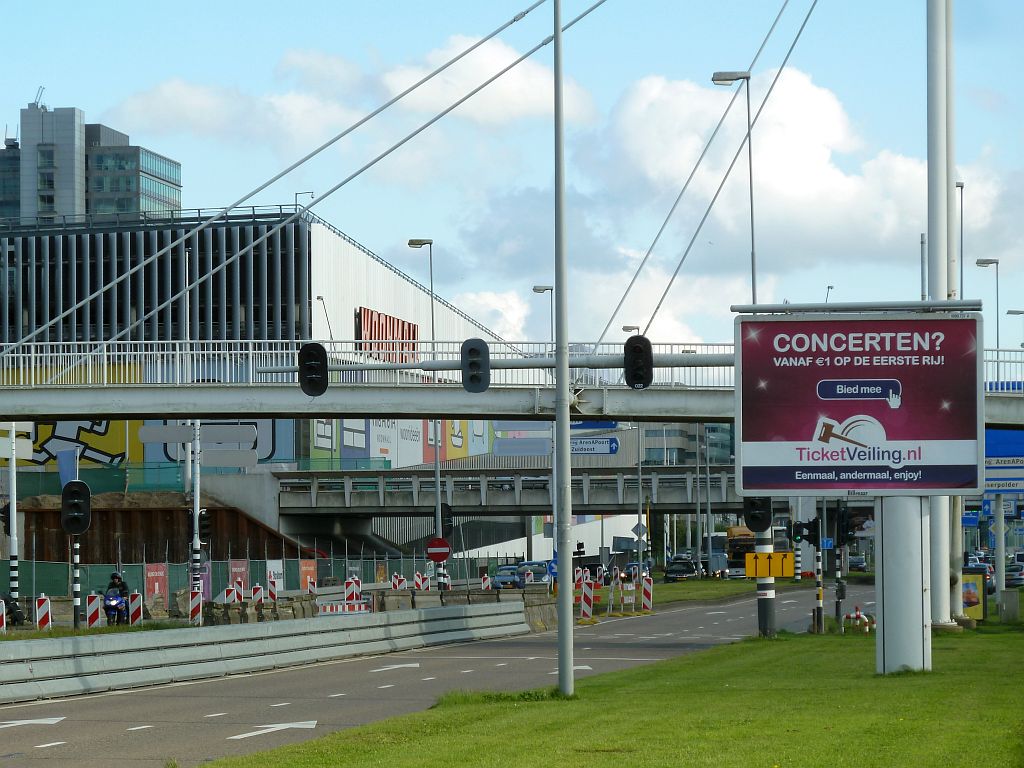 Loopbrug naar P2 - Amsterdam