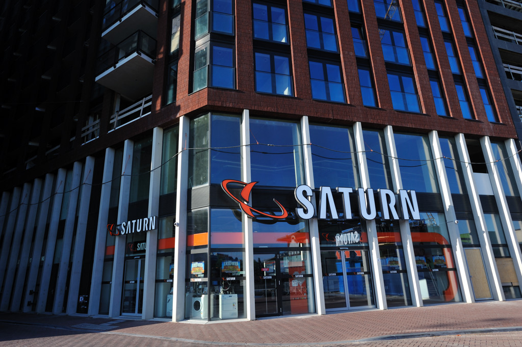 Oosterdokskade - Saturn - Amsterdam