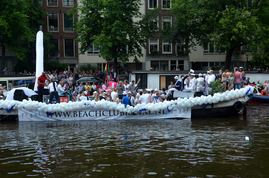 Canal Parade 2012 - Deelnemer Royal Beachclub - Amsterdam