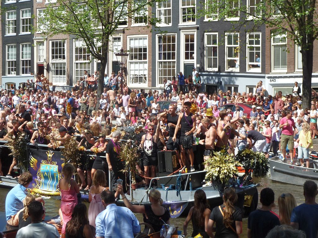Canal Parade 2013 - Deelnemer Cafe Kalff - Amsterdam