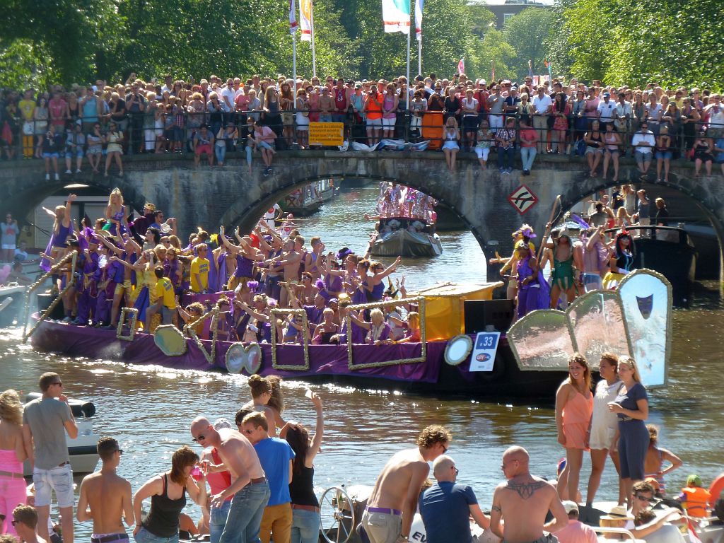 Canal Parade 2013 - Deelnemer Hotspot i.s.m. Kasteelboot - Amsterdam