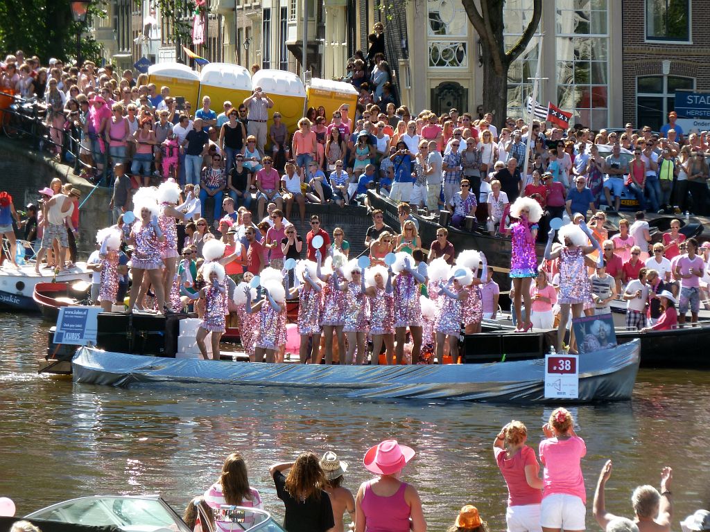 Canal Parade 2013 - Deelnemer Dolly Bellefleur and Friends - Amsterdam