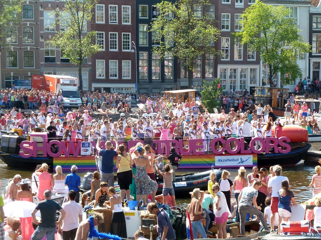Canal Parade 2013 - Deelnemer Akzo Nobel - Amsterdam