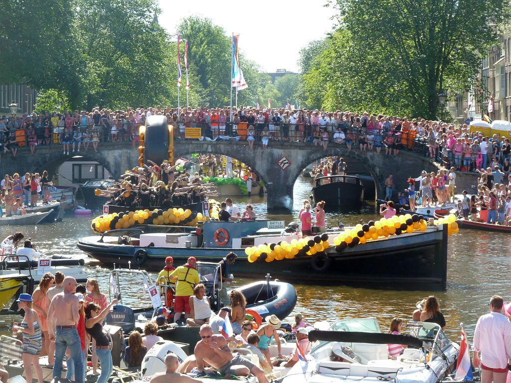 Canal Parade 2013 - Deelnemer De Nederlandsche Bank - Amsterdam