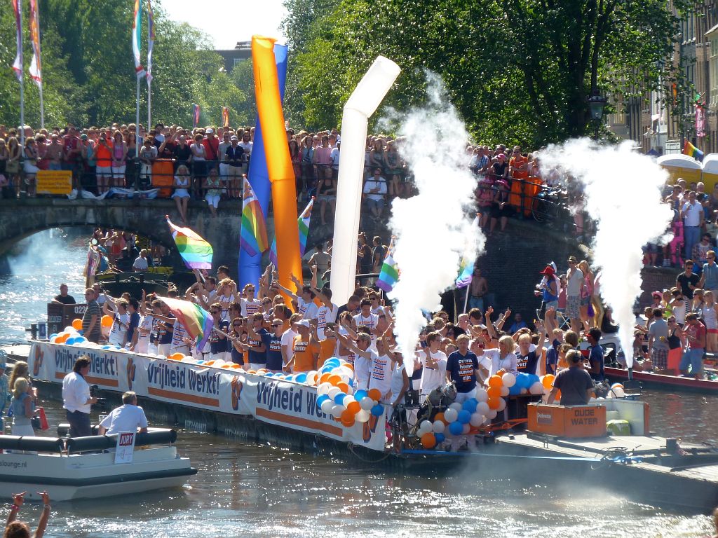 Canal Parade 2013 - Deelnemer VVD - Amsterdam