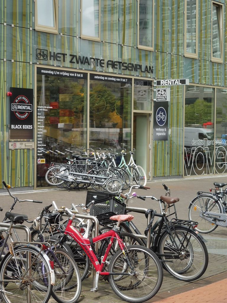 Gustav Mahlerplein Zuid - Black Bikes - Amsterdam