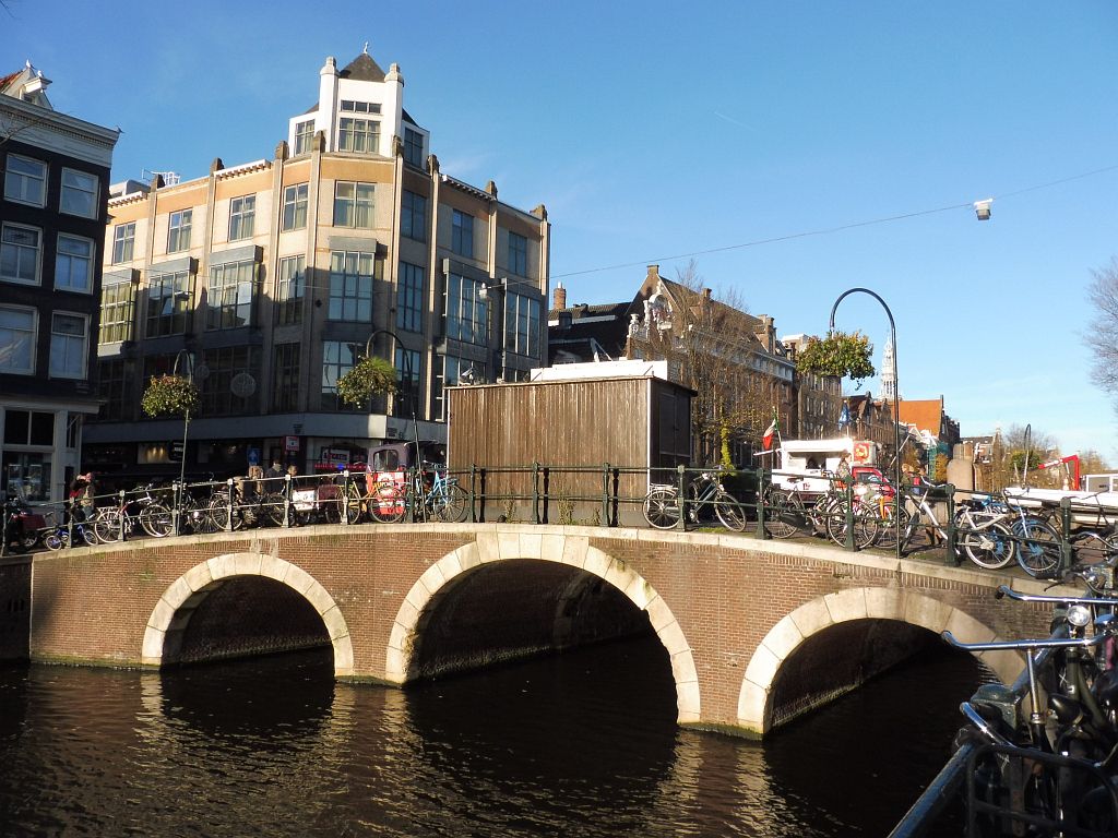 Varkenssluis (Brug 204) - Oudezijds Voorburgwal - Amsterdam