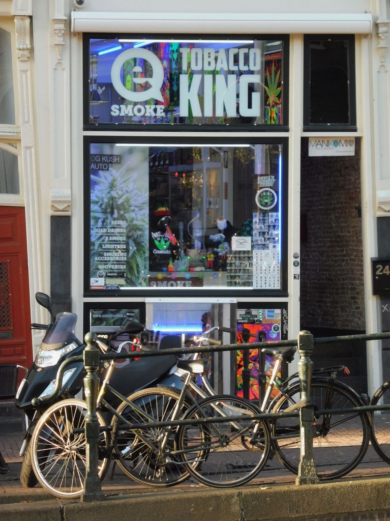Oudezijds Voorburgwal - Tobacco King - Amsterdam