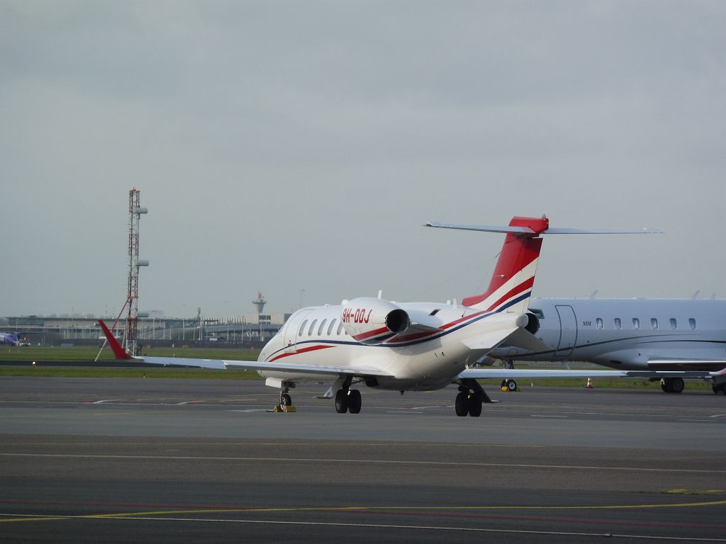Platform Oost - 9H-DDJ Learjet 75 - Amsterdam