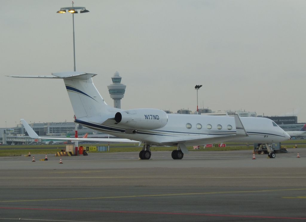 Platform Oost - N17ND Gulfstream Aerospace G-V - Amsterdam