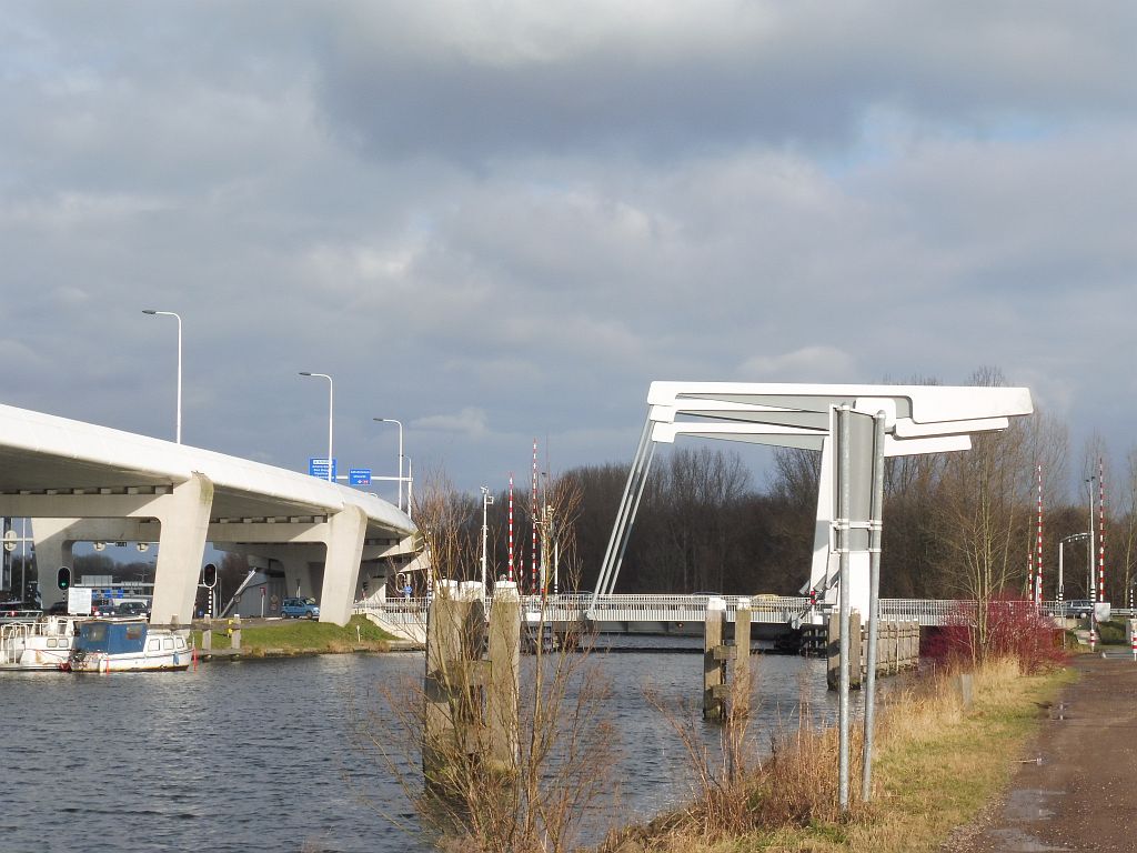 Bosrandbrug - Ringvaart van de Haarlemmermeerpolder - Flyover Fokkerweg - Amsterdam