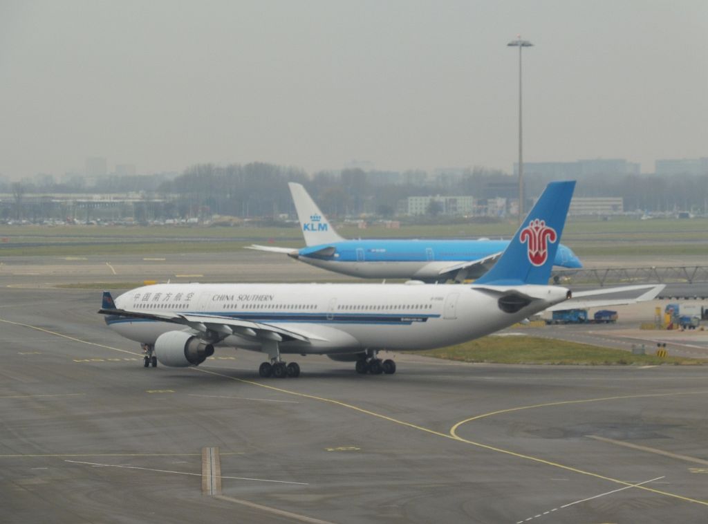 Kaagbaan - B-5966 Airbus A330-323 - Amsterdam