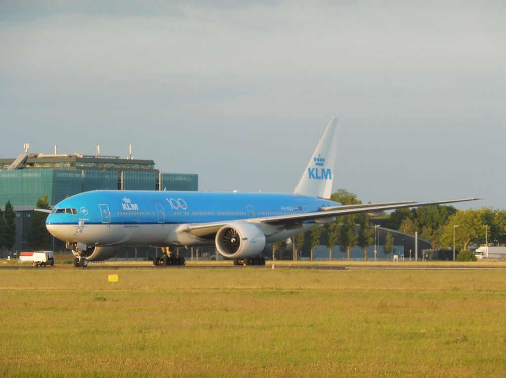 Aalsmeerbaan - PH-BQO Boeing 777-206/ER Old Rauma - Amsterdam